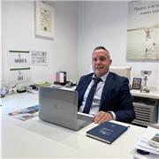Personas que busques su primer empleo. Clases de fútbol y fútbol sala. Clases relativas ta mundo de las  inversiones y finanzas y seguros. Clases para oposiciones a policía Nacional. Asignatura especificas de productos bancarios y temas relacionados con l